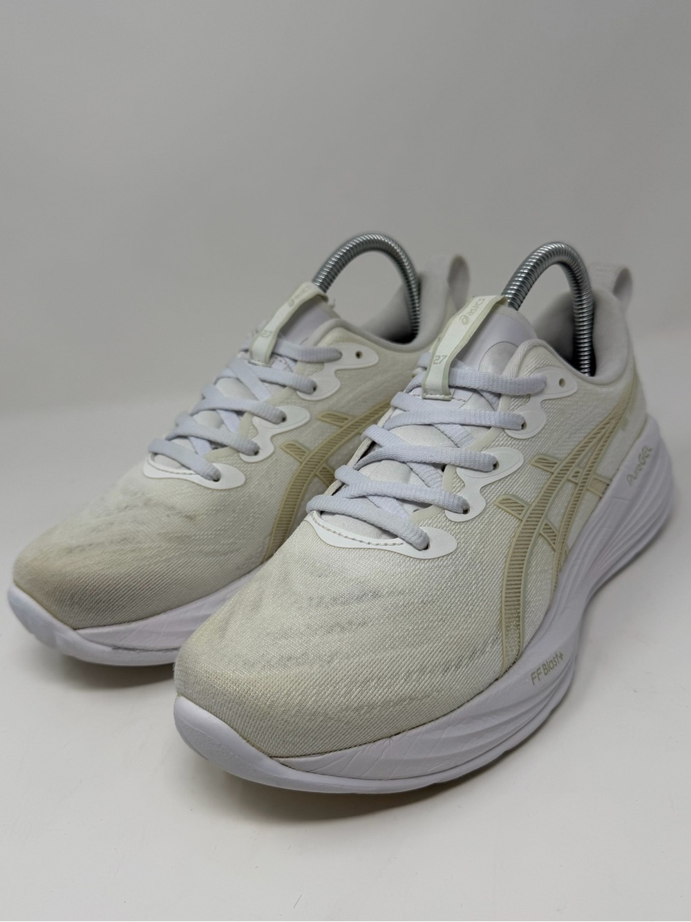 Women’s ASICS Neutral Running Sneakers in Off-White Sz.8